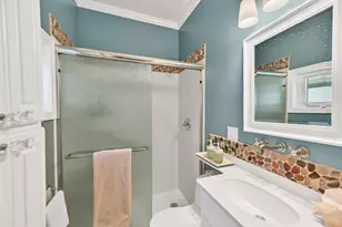 2735 N Farwell Ave, Milwaukee, WI 53211 - Photo 28