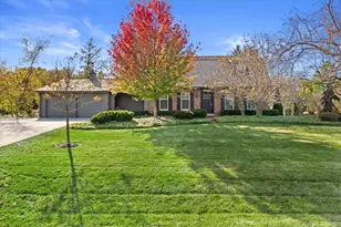 10223 N Range Line Ct, Mequon, WI 53092 - Photo 2