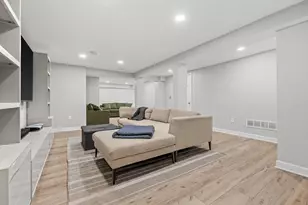 10223 N Range Line Ct, Mequon, WI 53092 - Photo 52