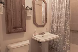 1920 Woodlawn Ave, West Bend, WI 53090 - Photo 14