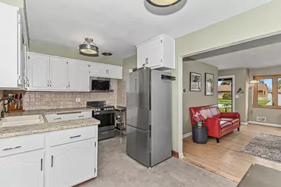 3923 E Iona Ter, Cudahy, WI 53110 - Photo 10