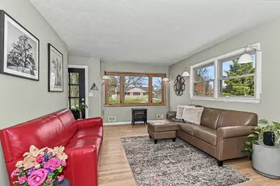 3923 E Iona Ter, Cudahy, WI 53110 - Photo 8