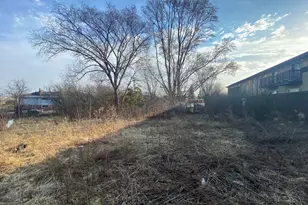 8621 N Granville Rd, Milwaukee, WI 53224 - Photo 12