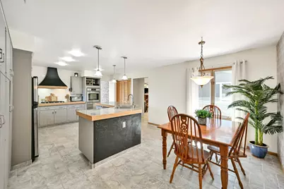 2138  Edgewood Dr, Grafton, WI 53024 - Photo 14