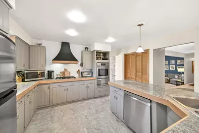 2138  Edgewood Dr, Grafton, WI 53024 - Photo 12