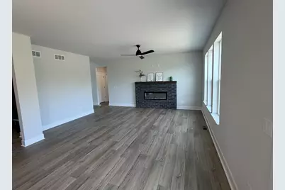 N101W17020  Tanglewood Dr, Germantown, WI 53022 - Photo 4