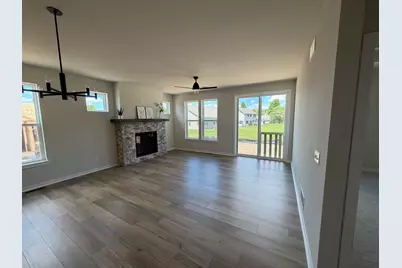 N101W16770  Gunflint Trl, Germantown, WI 53022 - Photo 4