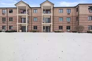 530 N Silverbrook Dr, West Bend, WI 53090 - Photo 18