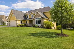 N72W23113 Waterbury Ct, Sussex, WI 53089 - Photo 2