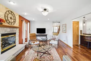 202 Stocks Dr, Delafield, WI 53018 - Photo 6