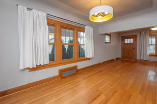 2323 E Falling Heath Pl, Milwaukee, WI 53207 - Photo 10