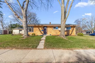 603  Meadowbrook Dr, West Bend, WI 53090 - Photo 4