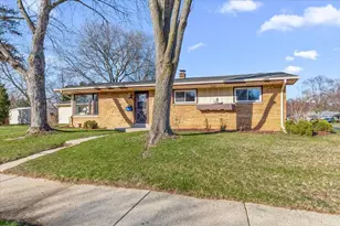 603 Meadowbrook Dr, West Bend, WI 53090 - Photo 2