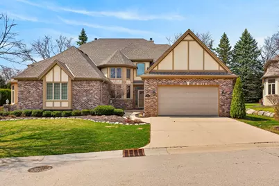 8623 S Country Club Dr, Franklin, WI 53132 - Photo 1