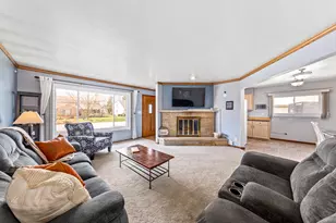 4386 S Honey Creek Dr, Greenfield, WI 53220 - Photo 4