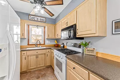 4386 S Honey Creek Dr, Greenfield, WI 53220 - Photo 10