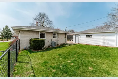 4386 S Honey Creek Dr, Greenfield, WI 53220 - Photo 32