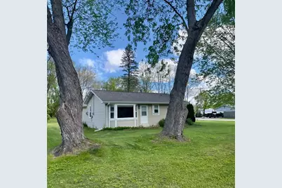 562  Gatewood Dr, Twin Lakes, WI 53181 - Photo 2