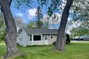562 Gatewood Dr, Twin Lakes, WI 53181 - Photo 2