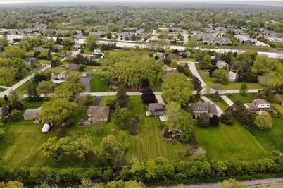 10234 N La Cresta Dr, Mequon, WI 53092 - Photo 32