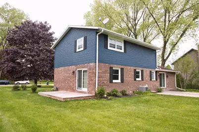 10234 N La Cresta Dr, Mequon, WI 53092 - Photo 22