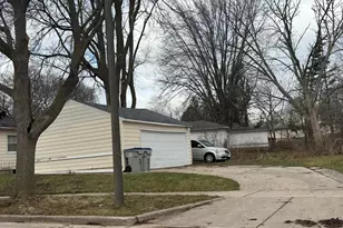 7000 W Thurston Ct, Milwaukee, WI 53218 - Photo 4