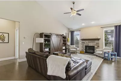 W47N863  Bobolink Ave, Cedarburg, WI 53012 - Photo 6