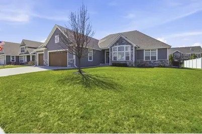 W47N863  Bobolink Ave, Cedarburg, WI 53012 - Photo 2