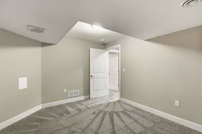 W47N863  Bobolink Ave, Cedarburg, WI 53012 - Photo 30