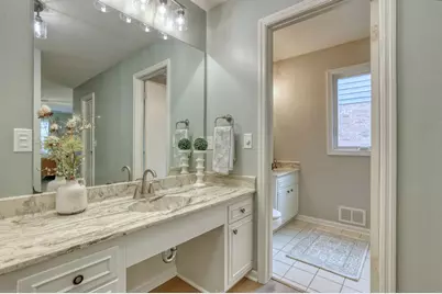 2324 W Cumberland Ct, Mequon, WI 53092 - Photo 16