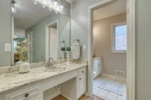 2324 W Cumberland Ct, Mequon, WI 53092 - Photo 16