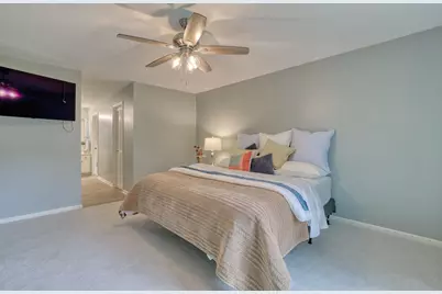 2324 W Cumberland Ct, Mequon, WI 53092 - Photo 12