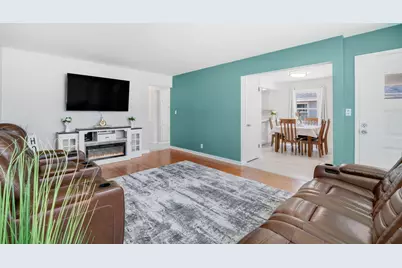 4570 N 101st St, Wauwatosa, WI 53225 - Photo 4