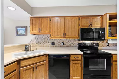 2423  Willowood Dr #A, Waukesha, WI 53188 - Photo 18