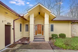 2128 Hunters Ridge Ct, Manitowoc, WI 54220 - Photo 4