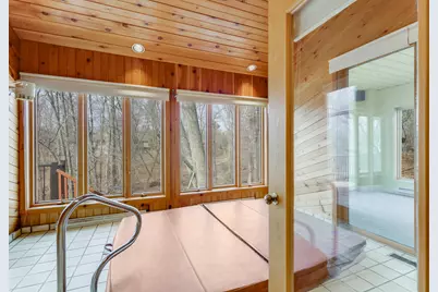 2128  Hunters Ridge Ct, Manitowoc, WI 54220 - Photo 40