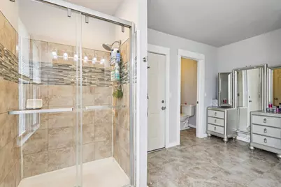 8051 N Granville Rd, Milwaukee, WI 53224 - Photo 40