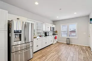 8051 N Granville Rd, Milwaukee, WI 53224 - Photo 16