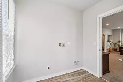 8051 N Granville Rd, Milwaukee, WI 53224 - Photo 28