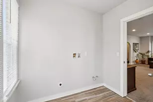 8051 N Granville Rd, Milwaukee, WI 53224 - Photo 28