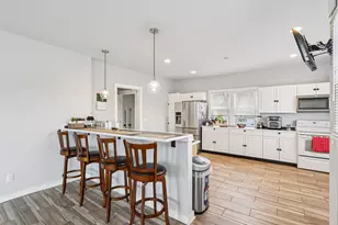 8051 N Granville Rd, Milwaukee, WI 53224 - Photo 12