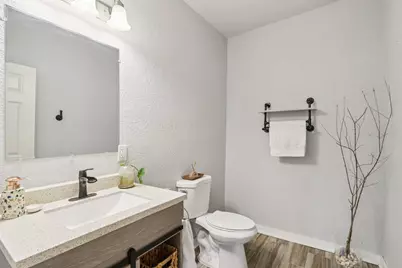 8051 N Granville Rd, Milwaukee, WI 53224 - Photo 26