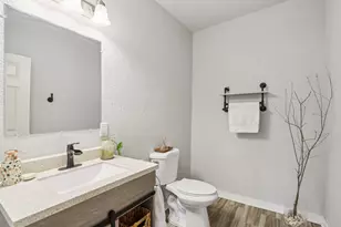 8051 N Granville Rd, Milwaukee, WI 53224 - Photo 26