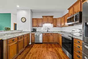 8517 S Stratford Rd, Oak Creek, WI 53154 - Photo 10