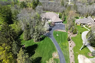 1512 W County Line Rd, Mequon, WI 53092 - Photo 16
