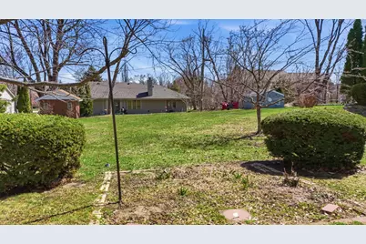 4600 S 121st St, Greenfield, WI 53228 - Photo 22