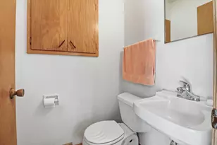 4600 S 121st St, Greenfield, WI 53228 - Photo 10