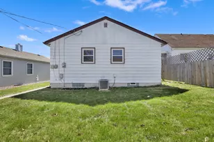 916 W Eden Pl, Milwaukee, WI 53221 - Photo 18