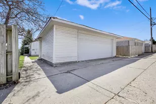 916 W Eden Pl, Milwaukee, WI 53221 - Photo 22