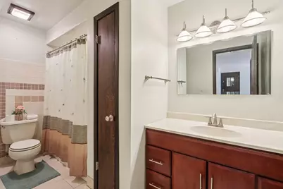 8510 W Waterford Ave #5, Greenfield, WI 53228 - Photo 12